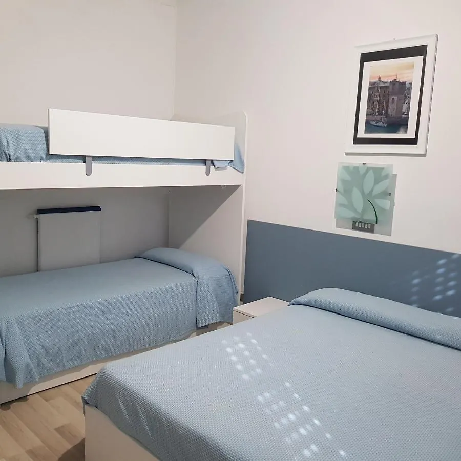 ホテル Albergo La Marinella ヴァラッツェ