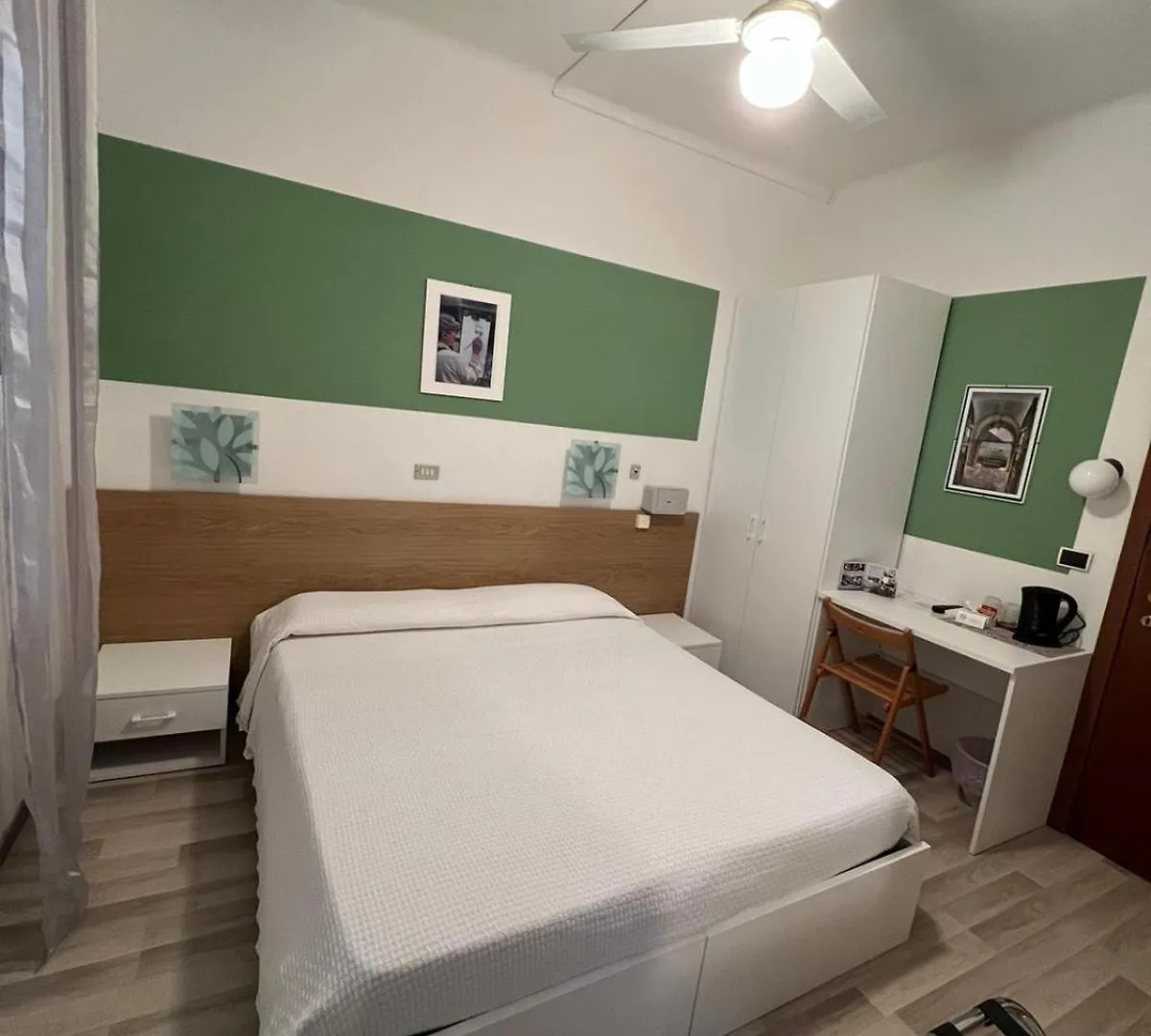 Albergo La Marinella ヴァラッツェ