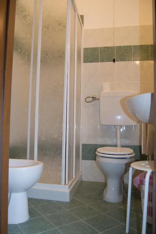 Albergo La Marinella ヴァラッツェ